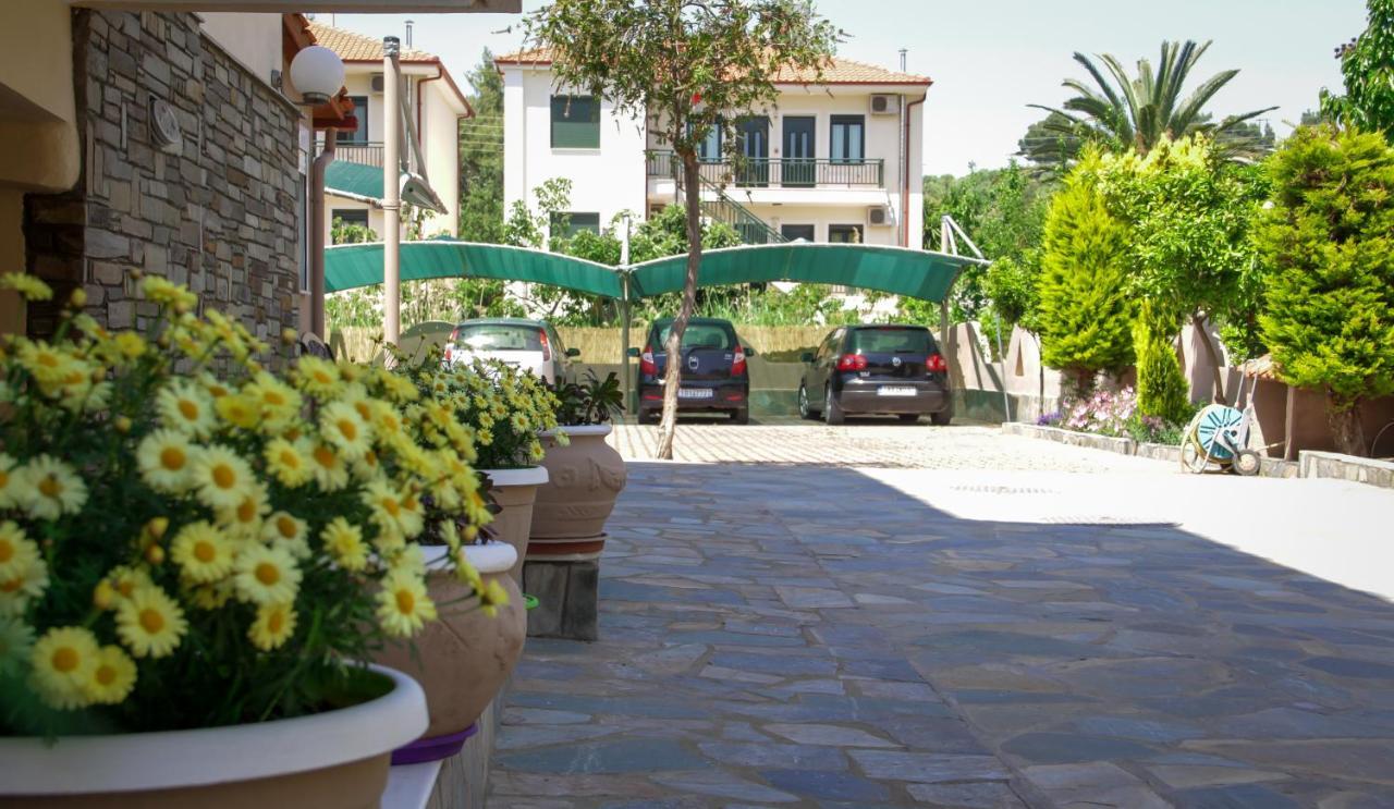 Michel Mar Studios & Apartments Neos Marmaras Exterior foto